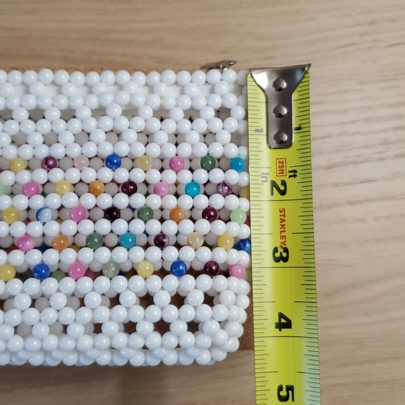 Fashionable Cosmetic Beads Case - Picture 3 of 4